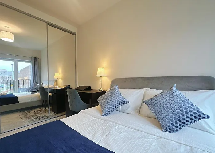 Wee Townhouse, 3 Beds With Free Parking, Wifi & Ethernet Connection