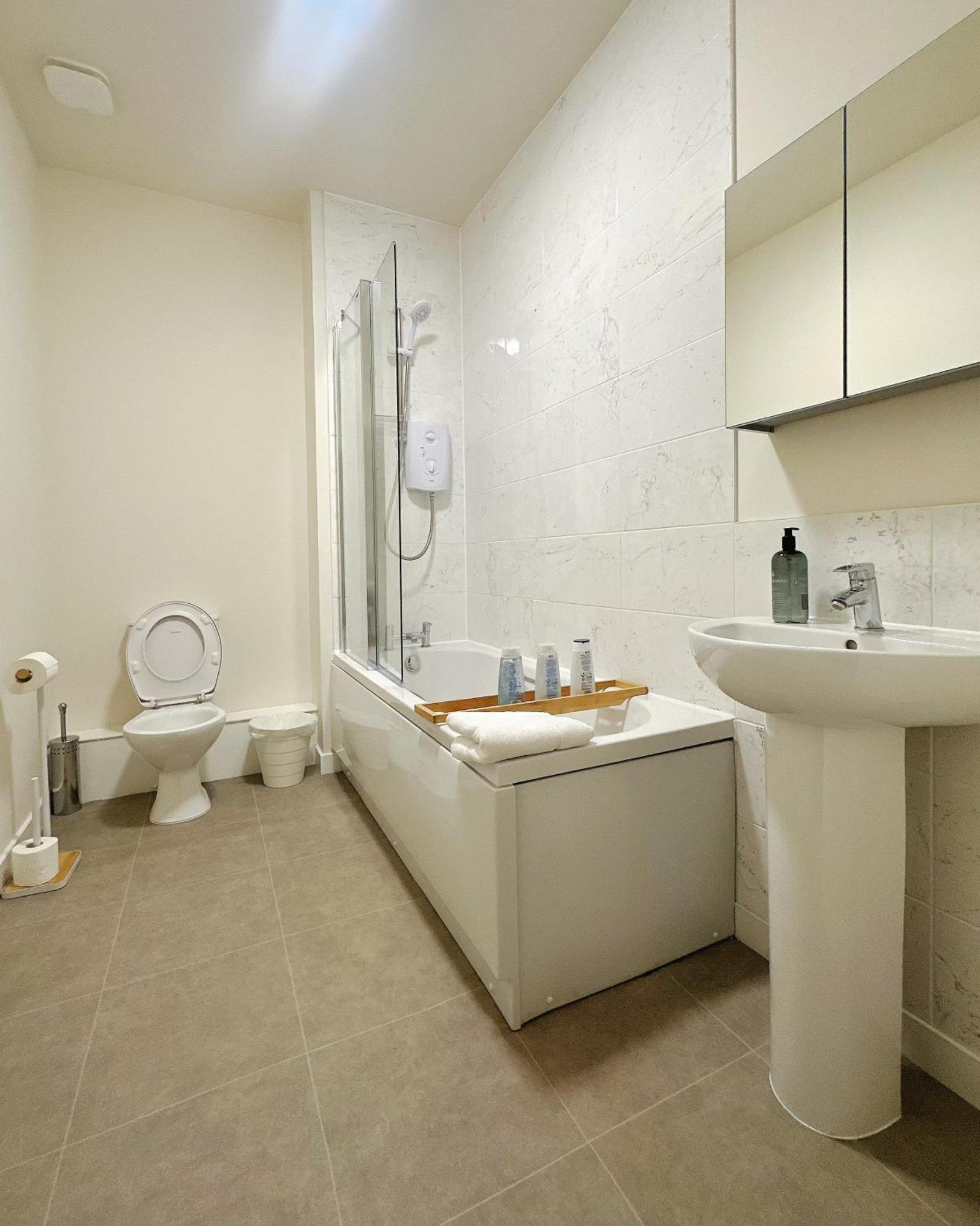 Wee Townhouse, 3 Beds With Free Parking, Wifi & Ethernet Connection Casa vacanze *